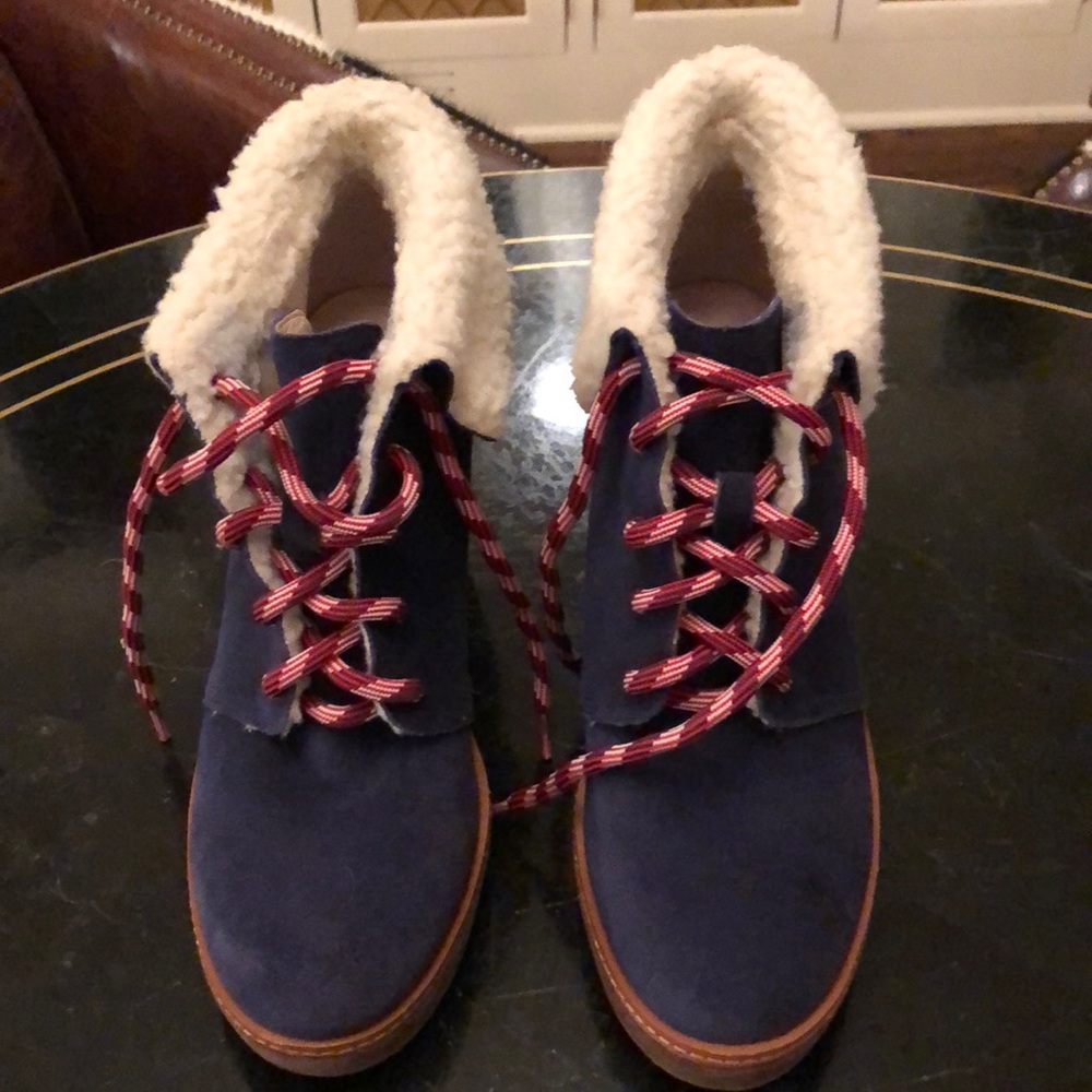 Wedge boots with laces, size 9.5